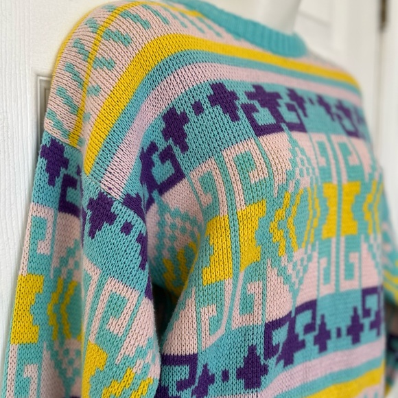 Vintage spring colours geometric print sweater, Medium - Picture 2 of 6